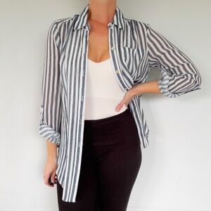 Patchington gray white stripe lightweight button down shirt size small